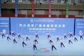 辽宁男篮在CBA杯赛中爆冷输给江苏男篮，外援选择引发争议，球迷对阵容实力和磨合表示不满。