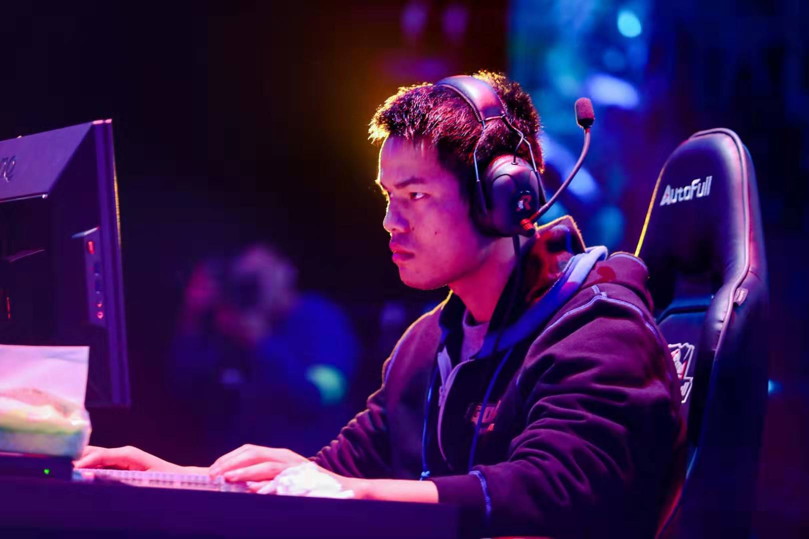 看不见硝烟 看不见硝烟